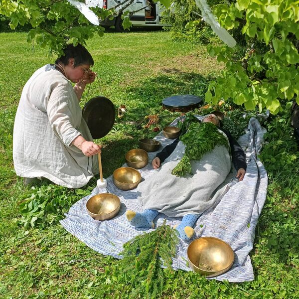 Šamanisko dziedināšanu varēja baudīt pie Egles Gundegas