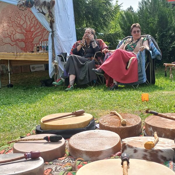 Ina Dziļuma ar savām Spēka lietām un bungām