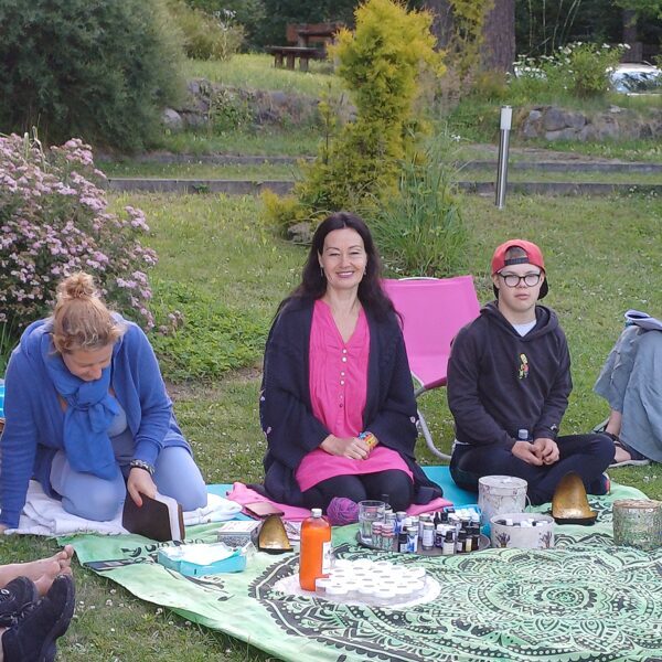 ILze Dātava stāsta par Laimes hormoniem augos un ieved ēterisko eļļu pasaulē