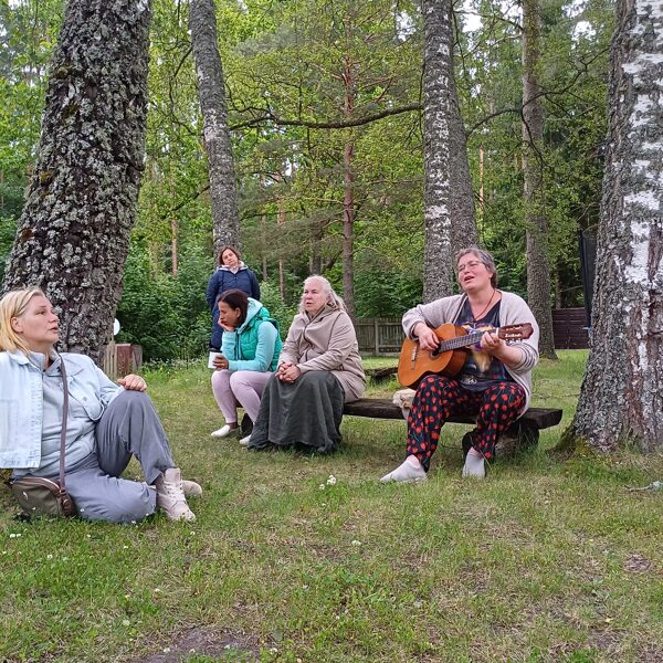 Sadziedāšanos ar kokiem vada Egle Gundega