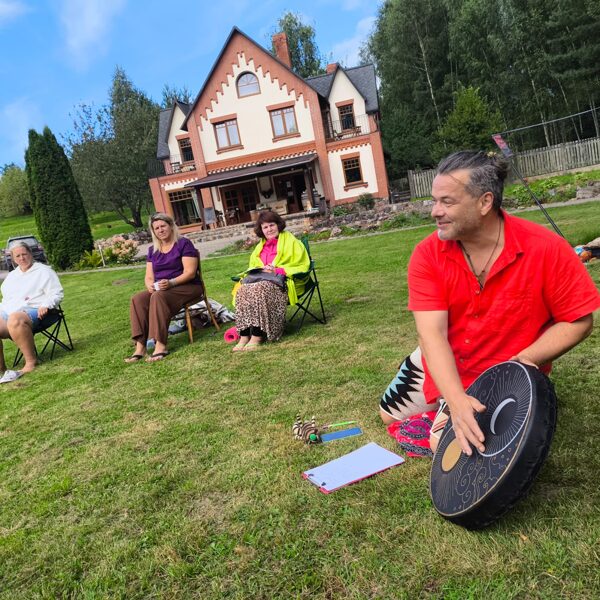 Uno Lācis palīdz darboties ar savām iekšējām daļām