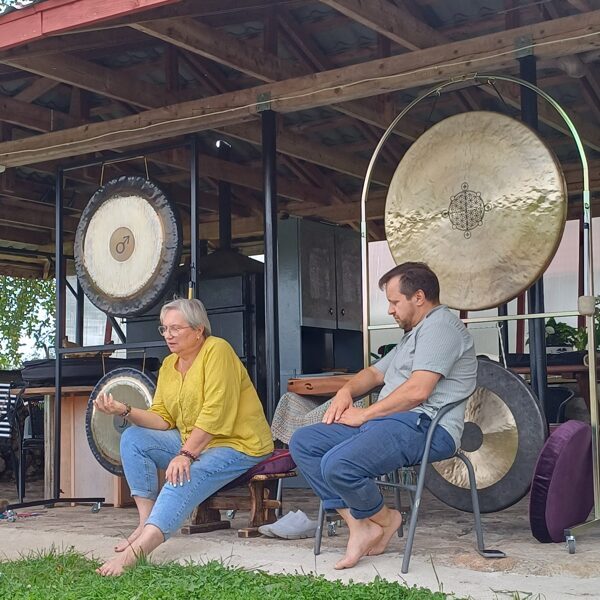 Skaņu terapijas nodarbību vada Inga un Andris Graumaņi