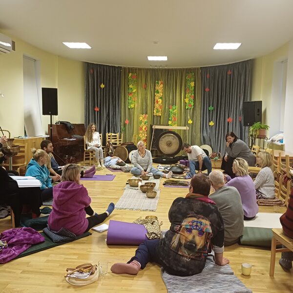 Skaņu pasaule pieskaras sirds stīgām.