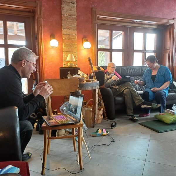 Kursa dalībnieki dzīvo ne tikai Latvijā. Mācāmies veidot sarunas ar klientu arī attālināti