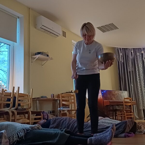 Inese Jansone laiž mūs skaņu peldē.