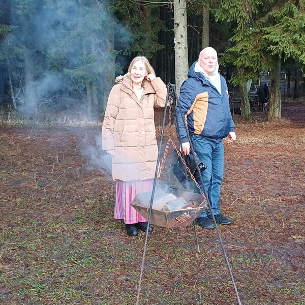 Anta Kvelde-Andersone kūrēja Saulgriežu ritu uz latviešu tradīciju bāzes.