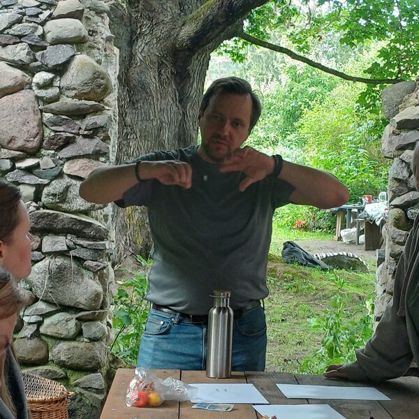 Andra Graumaņa vadībā tika darināti grabekļi, bubeni un lietus koki