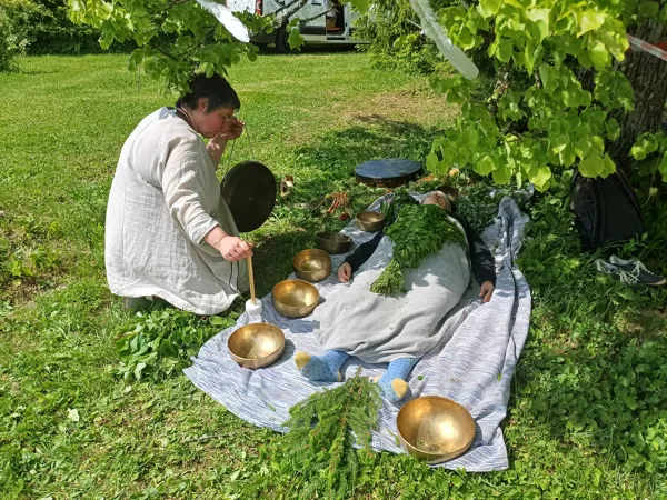 Šamanisko dziedināšanu varēja baudīt pie Egles Gundegas