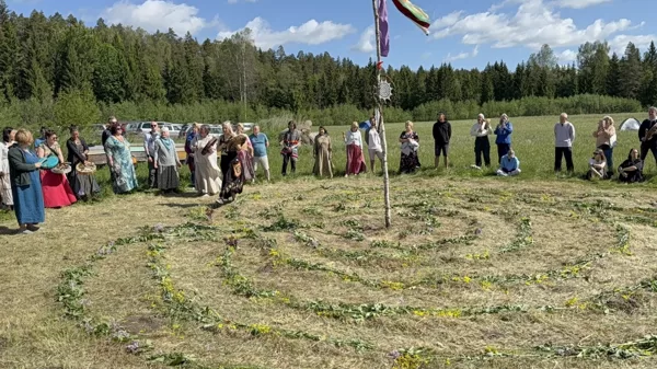 Pasākumu ievada Labirinta veidošana Ligijas Bražas vadībā