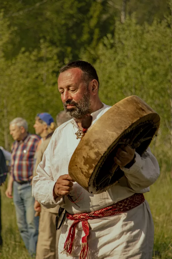 Miks Kozlovskis vada Ziemeļrietumu rituālu