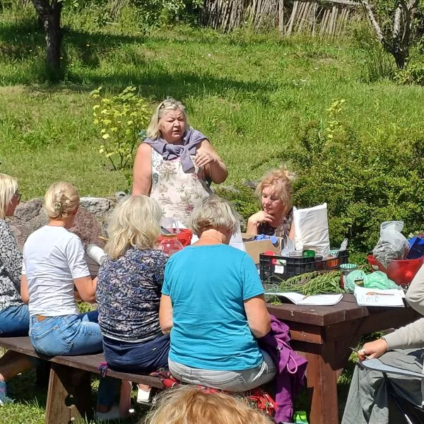 Zeltīte Kaviere vada darbnīcas "Dabas aptieka" un "Fermentēšana"