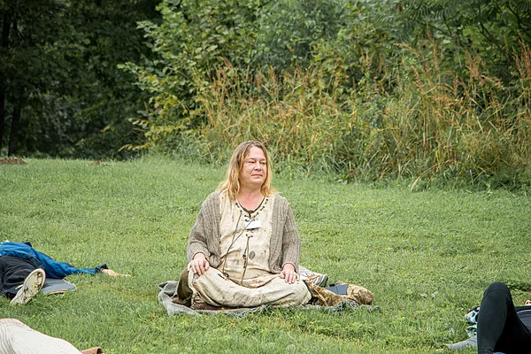 Marija Sils vada Elpošanu ar zāli