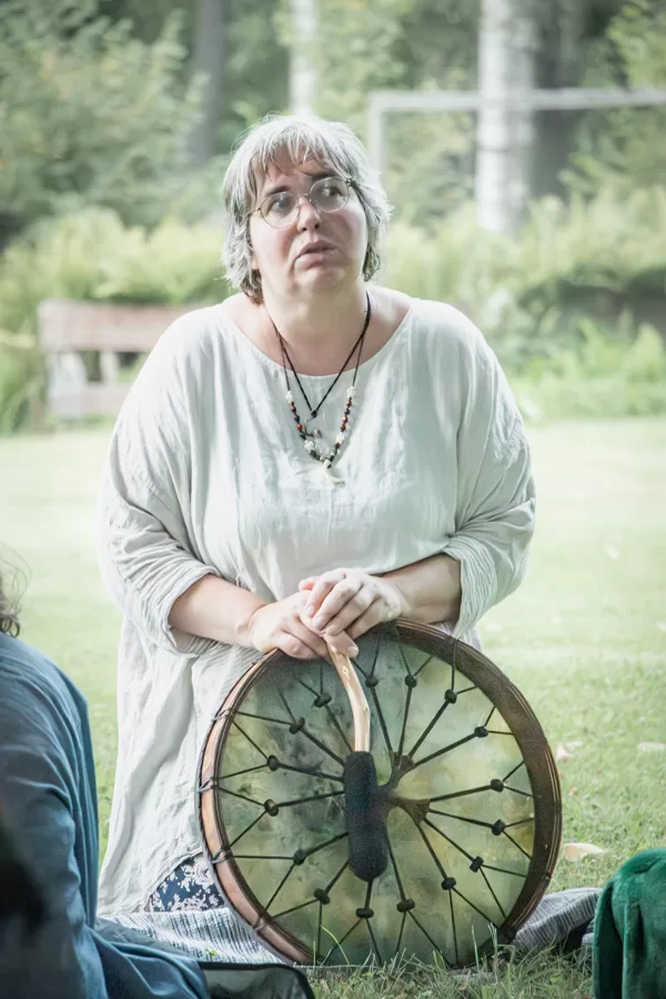 Egle Gundega Kuciņa ved šamaniskajā ceļojumā pie Dzimtas totēma