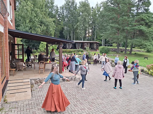 Lielie vēzieni plecu atslābināšanai un ķermeņa izvingrināšanai