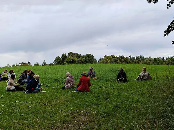 Elpojam debesis, kokus un zāli maņu atvēršanai