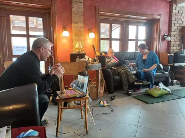 Kursa dalībnieki dzīvo ne tikai Latvijā. Mācāmies veidot sarunas ar klientu arī attālināti