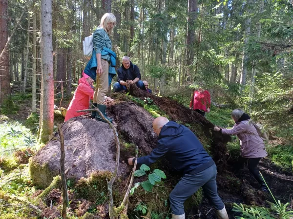 Sarunās ar akmeņiem, palīdzam atbrīvoties Tiem, kas gatavi sevi rādīt pasaulei.
