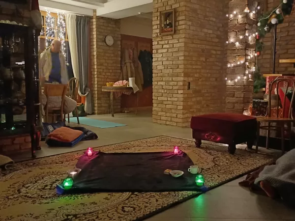Vakara rituāla lauks gaida pārejas vietā...